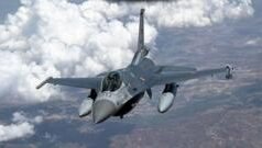 பாகிஸ்தானிடம் நவீன சீன போர் விமானங்கள் இருந்தும் இந்த அமெரிக்க விமானத்தையே இன்னும் சார்ந்திருப்பது ஏன்?