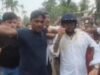 তৃণমূল কংগ্রেস নেত া অভিষেক ব্যানার্জীক ে ডিম-কাঁদ া ছুঁড় ে হেনস্থা