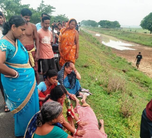 GACHARE-GAMUCHA-BANDHI-JHULI-PADILE-REELS-HERO-640x853.jpg