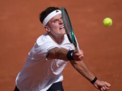 De Minaur’s Paris opponent collapses in ‘insane’ heat