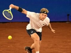 Coach quits via text message, leaves Spanish tennis star stunned at French Open