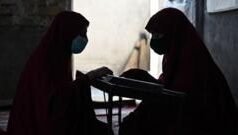 अफगाणिस्तानः तालिबानच्या राजवटीत लग्नासाठी दबाव टाकला, पण तरुणीने टॅक्सीने केले पलायन