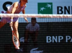 Erratic Swiatek scraps her way past Czech outsider