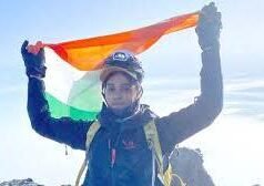 എവറസ്റ്റ് കീഴടക്കി ചരിത്രം കുറിച്ച് തമിഴ്നാട് സ്വദേശിനി നിഷ ശശികുമാർ