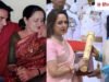 मेरी आंखों में आंसू भर…अवॉर्ड लेते वक्त धर्मेंद्र की यादों में खो गई थीं हेमा मालिनी, बोलीं-यादें संजो कर रखूंगी