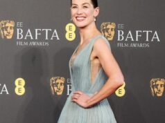 Rosamund Pike scolds theatregoer for texting during play