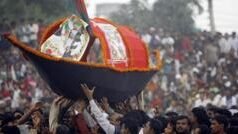 সাতাত্তর বছরের আওয়ামী লীগ সংকটে বিপর্যস্ত, কী করছে দলটি?