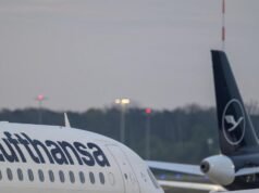 Several hurt in Frankfurt Boeing 787 nose-gear collapse