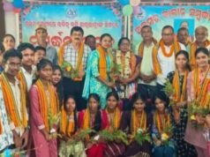 ଧାମନଗର ସହିଦ ସ୍ମୃତି ଉଚ୍ଚ ମାଧ୍ୟମିକ ବିଦ୍ୟାଳୟର କୃତୀ ଛାତ୍ରଛାତ୍ରୀ ସମ୍ବର୍ଦ୍ଧିତ, ବିଦାୟୀ ଅଧ୍ୟକ୍ଷାଙ୍କୁ ବିଦାୟ ସମ୍ବର୍ଦ୍ଧନା