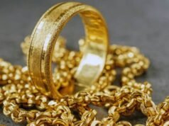 Three people at a jewelry store in Hyderabad have been arrested for silver theft.