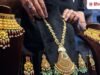 सोने-चांदी के दाम धड़ाम, Gold के भाव आज ₹2000 टूटे, चांदी ₹6200 से अधिक फिसली