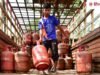 LPG Price today: घरेलू एलपीजी सिलेंडर आधी रात से हुई महंगा, चेक करें अपने शहर का लेटेस्ट रेट यहां