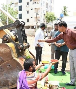 Ranganath-performing-puja-at-Ramanthapur-pedda-cheruvu-780x470.jpg