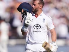 Duckett puts Ashes debacle behind him with fluent 113