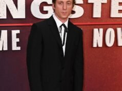 Jeremy Allen White backs social media ban for kids