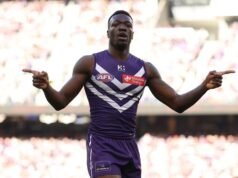 Fremantle Dockers set record for longest winning streak by major WA sporting club by beating Gold Coast