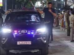 നീറ്റ് പരീക്ഷാർഥികൾക്ക് ബുദ്ധിമുട്ടുണ്ടാവരുത്; യാത്ര 45 മിനുട്ട് വൈകിപ്പിച്ച് മോദി
