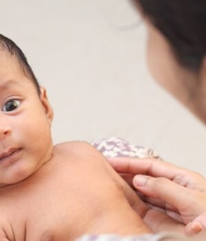 new-born-baby-care-tips-in-hindi_1782206365353_1782206365492_f7294f2e-d105-4af8-80ee-0289a3bce713.jpg