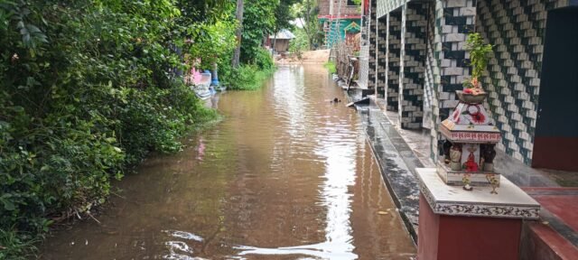 samanya-barsare-budila-gaon-640x288.jpg