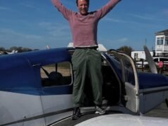 Jamie Oliver becomes a qualified pilot after a year of the ‘hardest training’
