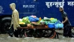 मुंबईत पावसाचा कहर, रस्ते जलमय, जनजीवन विस्कळीत; महाराष्ट्रातील ‘या’ जिल्ह्यांमध्ये रेड अलर्ट