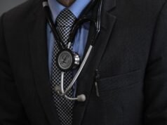 Doctor accused of molesting kids caught by vigilante