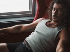 Keli Holiday: Angry shoppers sign petition calling for Aussie musician to be removed from Bonds campaign