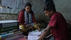 हज़ारीबाग़ का ये कपल संसाधनों की कमी के बीच कैसे कर रहा है सरकारी नौकरी की तैयारी?