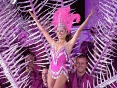 Kylie Minogue celebrates Can’t Get You Out Of My Head