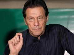 Chappells among captains rallying around Imran Khan