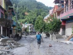 Outpouring of aid for Nepal as rescue efforts continue