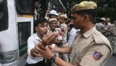 जंतर मंतर से लेकर बिहार तक, स्टूडेंट्स के ख़िलाफ़ हुई पुलिस की कार्रवाई पर उठते सवाल- द लेंस