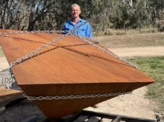 To bee or not to bee, sculptor ponders big questions