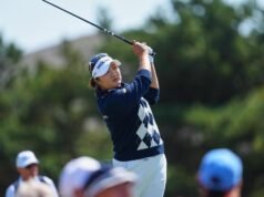 Ryu moves into halfway lead as Aussies toil again