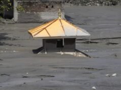 Nepal steps up rescue effort to reach hundreds trapped