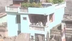 नेपाळ : पुरादरम्यान या घराच्या बाल्कनीत लोक अडकले ‘तो’ क्षण