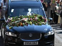 Bonnie Tyler fans gather for memorial procession