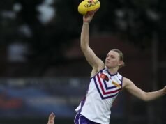 Dockers see off battling Magpies in AFLW