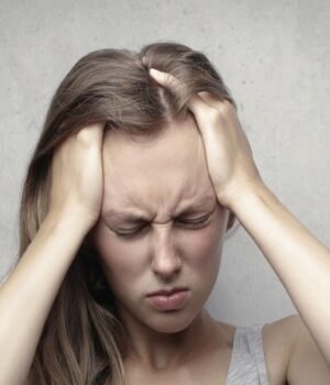 Habits_that_trigger_headache_1785759431916_1785759436967_23d8a40a-bd4c-47f5-ad0c-b5ca3f2616f4.jpg