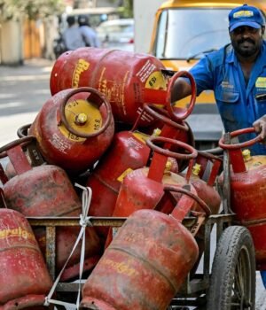 INDIA-ECONOMY-GAS-0_1776321974728_1776321989431_1786104130316_9ce43d8f-5b87-432c-9a18-3181c9a64646.jpg