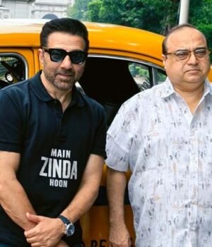 Sunny-Deol-and-Rajkumar-Santoshi.jpeg