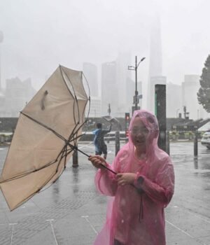 TOPSHOT-CHINA-WEATHER-TYPHOON-3_1786362228526_1786362245467_d4a8ac02-01dd-4c0d-b831-beb55816f13c.jpg