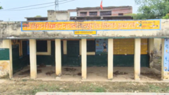यूपी के स्कूलों की ‘बदहाली’ दिखाने वालों पर एफ़आईआर और गिरफ़्तारियां