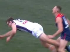 AFL great Luke Hodge issues warning to Fremantle big man Mason Cox over flopping