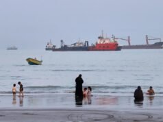 Iran says Hormuz deal close, not close enough to open