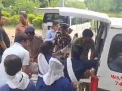 ക്ഷേത്രത്തിലെ വൈദ്യുത തൂണ് തകര്ന്നുവീണു; തിക്കിലും തിരക്കിലും ഏഴു മരണം, നിരവധി പേര്ക്ക് പരിക്ക്