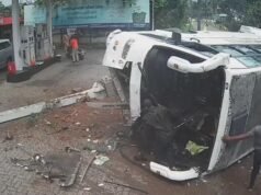 കൂത്താട്ടുകുളം കാക്കൂറില് വിവാഹ സംഘം സഞ്ചരിച്ച ബസ് മറിഞ്ഞു; 40 പേര്ക്ക് പരിക്ക്, അഞ്ചുപേരുടെ നില ഗുരുതരം
