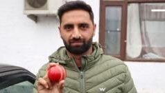 अकीब नबी : शिक्षकाचा मुलगा असा बनला भारतीय कसोटी टीममधील पहिला काश्मिरी क्रिकेटर