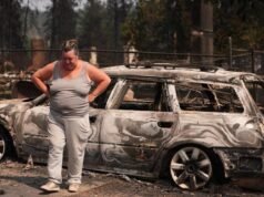 Firefighters gain ground against flames in northwest US
