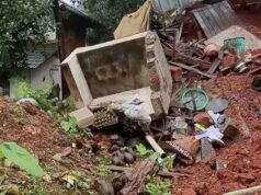 കോഴിക്കോട്ട് വീട് തകർന്നു; ഉഗ്ര ശബ്ദം കേട്ട് ഓടിയ നാലംഗ കുടുംബം തലനാരിഴക്ക് രക്ഷപ്പെട്ടു